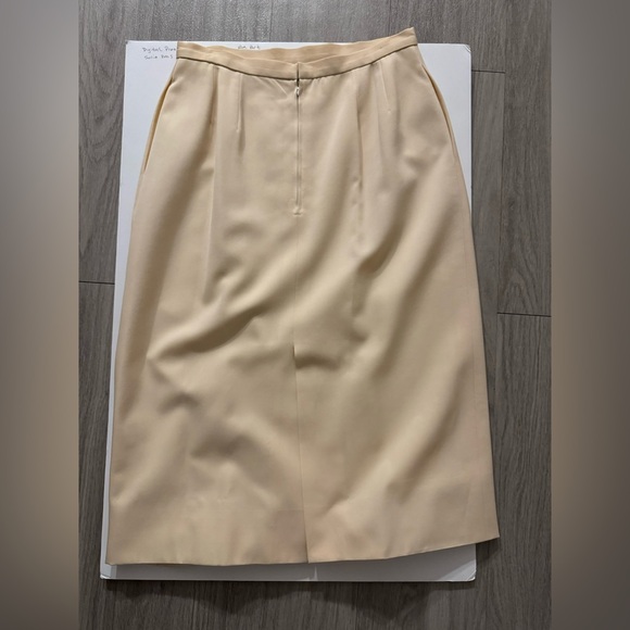 Vintage Chanel Cream Skirt - 12 - Picture 3 of 6